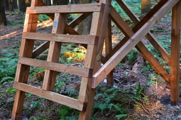 Drückjagdbock Holz Sicherheitsstrebe Leiter und Absicherungsholz Sprossen